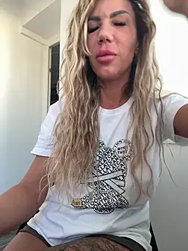 Missolevelvet online show from 04-28-26, 03:50