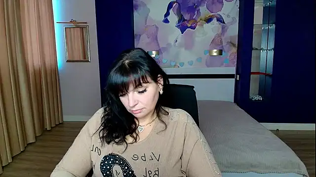 Victoria booth online show from 01-16-26, 06:39