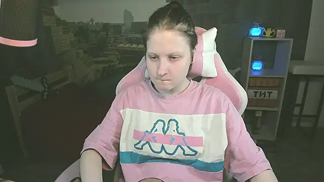 Snapshot of KiraDuvall chatting on 02-14-26, 04:59 KiraDuvall online show from 02-14-26, 04:59