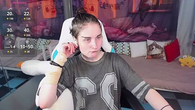 Snapshot of KiraDuvall chatting on 02-15-26, 04:36 KiraDuvall online show from 02-15-26, 04:36