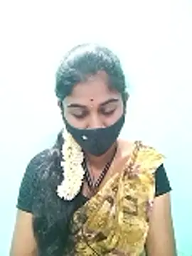 Snapshot of Tamil_Hot_RoyalQueen chatting on 05-30-26, 04:04 Tamil Hot RoyalQueen online show from 05-30-26, 04:04