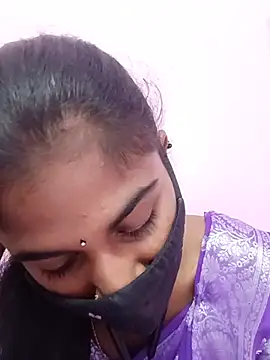 Snapshot of Tamil_Hot_RoyalQueen chatting on 06-07-26, 06:33 Tamil Hot RoyalQueen online show from 06-07-26, 06:33