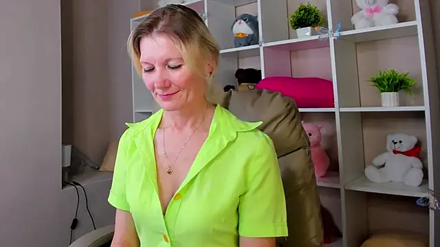 Julie Lucas online show from 03-05-26, 01:01