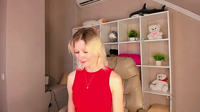 Julie Lucas online show from 03-06-26, 12:51