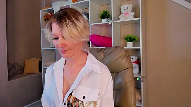 Julie Lucas online show from 03-07-26, 08:22