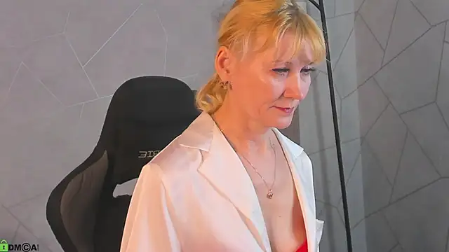 Julie Lucas online show from 04-21-26, 12:34