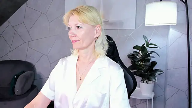 Julie Lucas online show from 06-04-26, 12:05