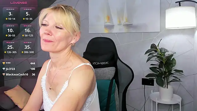 Julie Lucas online show from 07-02-26, 03:23