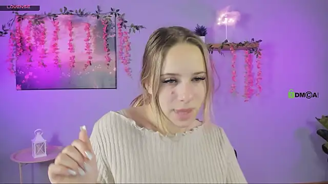 Snapshot of miles_candy chatting on 01-18-26, 12:20 miles candy online show from 01-18-26, 12:20