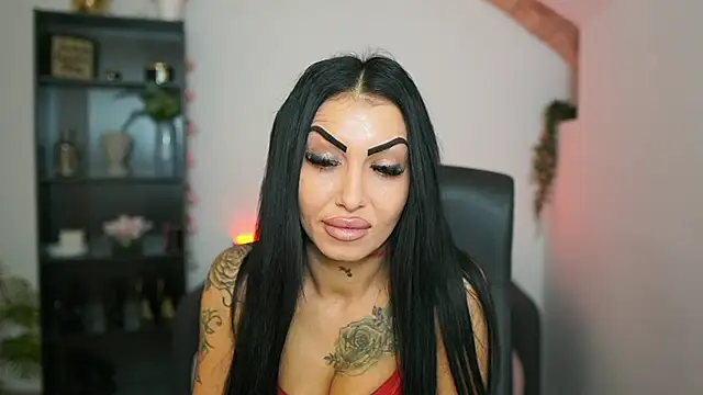 Latinella  online show from 01-13-26, 07:41