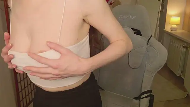 Julies Lii online show from 03-08-26, 01:48