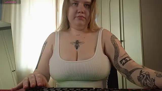 Snapshot of casey_robbinss chatting on 06-09-26, 06:58 casey robbinss online show from 06-09-26, 06:58