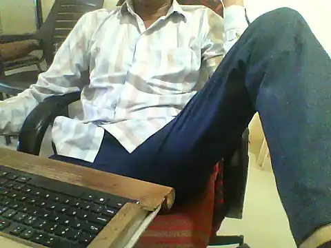 Snapshot of dream_king_1985 chatting on 03-15-26, 07:14 dream king 1985 online show from 03-15-26, 07:14