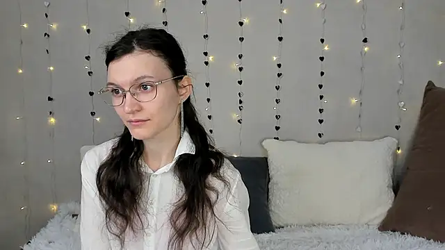 Snapshot of ThoraMarola chatting on 02-17-26, 05:04 ThoraMarola online show from 02-17-26, 05:04