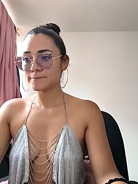 Snapshot of Freyarosse chatting on 02-05-26, 06:34 Freyarosse online show from 02-05-26, 06:34