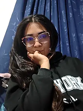 Snapshot of Freyarosse chatting on 02-25-26, 03:38 Freyarosse online show from 02-25-26, 03:38