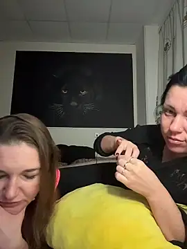 Snapshot of _Mila_Love chatting on 02-17-26, 04:24 Mila Love online show from 02-17-26, 04:24