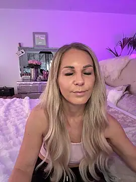 Snapshot of JulieSol chatting on 02-08-26, 08:18 JulieSol online show from 02-08-26, 08:18