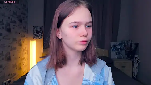 Snapshot of OwlLynn chatting on 02-02-26, 08:35 OwlLynn online show from 02-02-26, 08:35