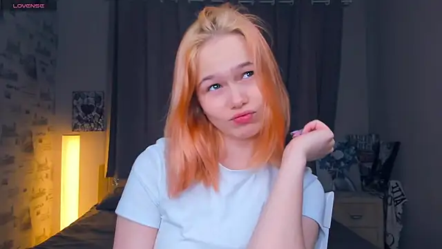 Snapshot of OwlLynn chatting on 02-12-26, 08:53 OwlLynn online show from 02-12-26, 08:53