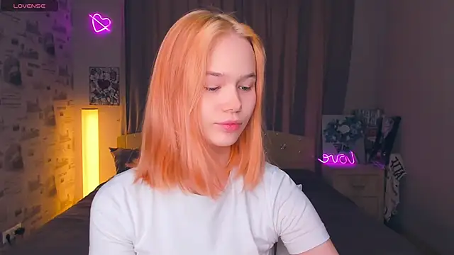 Snapshot of OwlLynn chatting on 02-13-26, 09:16 OwlLynn online show from 02-13-26, 09:16