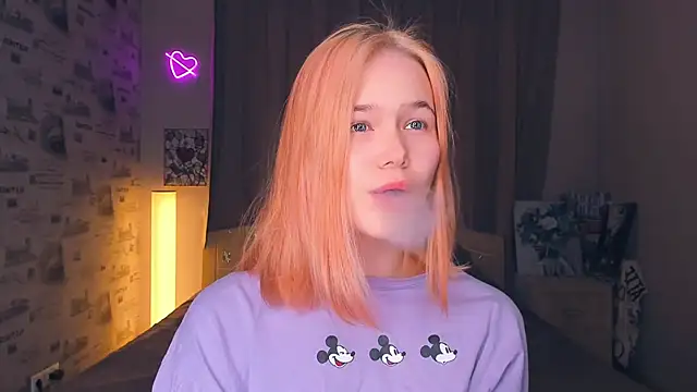 Snapshot of OwlLynn chatting on 02-19-26, 08:21 OwlLynn online show from 02-19-26, 08:21