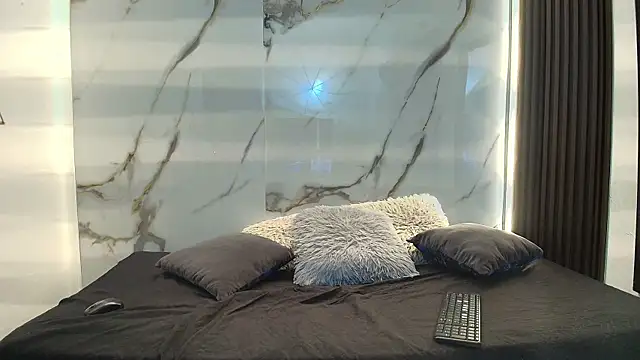 Danner Alaia online show from 01-16-26, 08:35