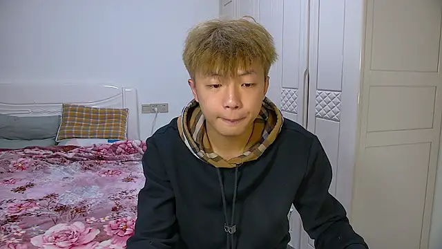 Chocolates-001 online show from 02-05-26, 11:04