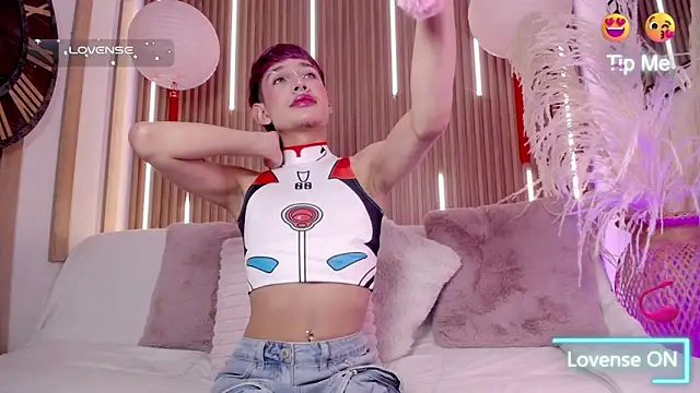 Snapshot of Taylor_Snow chatting on 02-06-26, 01:14 Taylor Snow online show from 02-06-26, 01:14