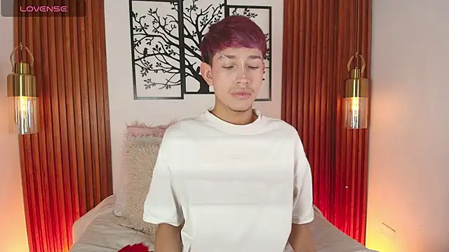 Snapshot of Taylor_Snow chatting on 02-12-26, 08:04 Taylor Snow online show from 02-12-26, 08:04