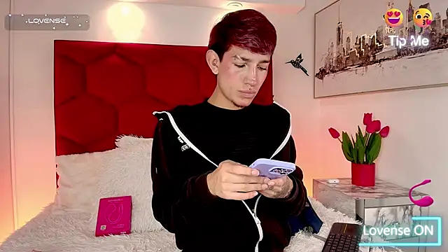 Snapshot of Taylor_Snow chatting on 03-06-26, 08:05 Taylor Snow online show from 03-06-26, 08:05