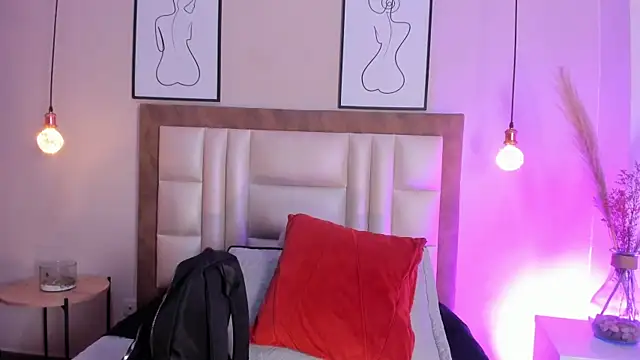 Snapshot of TessaMonroee chatting on 02-10-26, 06:23 TessaMonroee online show from 02-10-26, 06:23