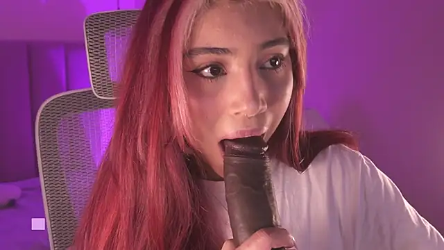 Dakota velvet  online show from 04-11-26, 11:58