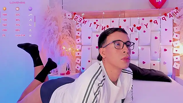 Mr aronnn  online show from 02-15-26, 03:25