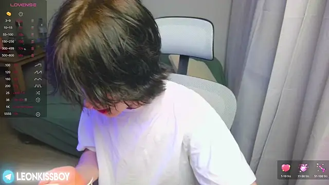 LeonBoykisser online show from 04-06-26, 08:32