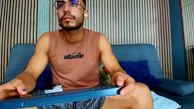 Snapshot of Vans_Ross chatting on 02-05-26, 07:18 Vans Ross online show from 02-05-26, 07:18