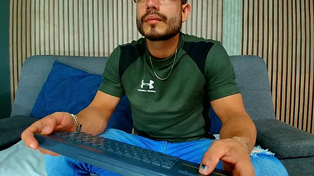 Snapshot of Vans_Ross chatting on 02-10-26, 07:18 Vans Ross online show from 02-10-26, 07:18