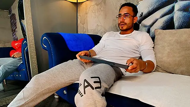 Snapshot of Vans_Ross chatting on 02-14-26, 07:32 Vans Ross online show from 02-14-26, 07:32