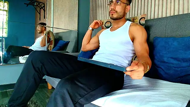 Snapshot of Vans_Ross chatting on 02-18-26, 07:32 Vans Ross online show from 02-18-26, 07:32