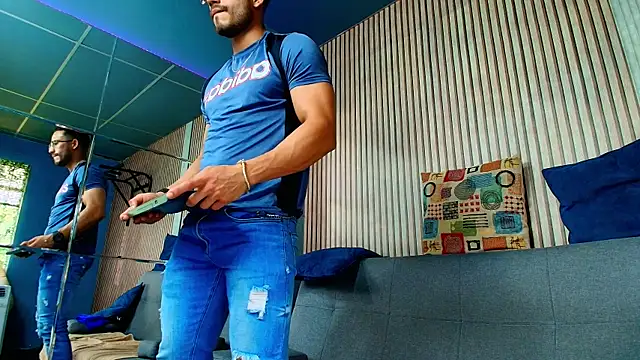 Snapshot of Vans_Ross chatting on 03-02-26, 07:21 Vans Ross online show from 03-02-26, 07:21