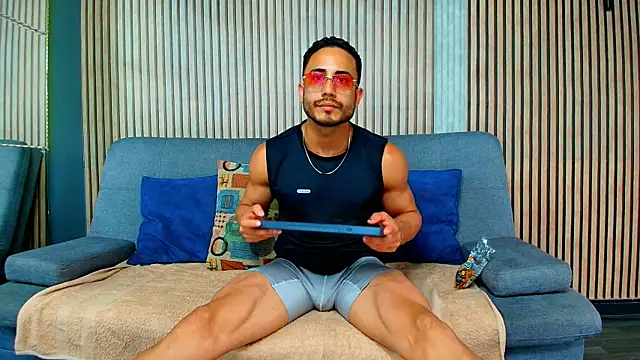 Snapshot of Vans_Ross chatting on 03-10-26, 06:57 Vans Ross online show from 03-10-26, 06:57