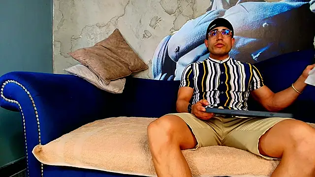 Snapshot of Vans_Ross chatting on 03-13-26, 07:09 Vans Ross online show from 03-13-26, 07:09