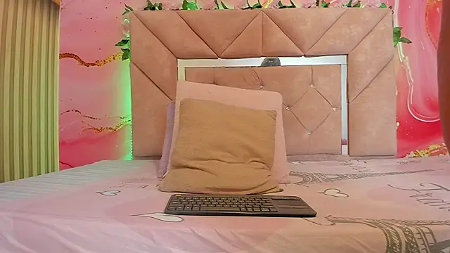 sweet  luna   online show from 04-13-26, 11:05