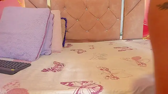 sweet  luna   online show from 04-28-26, 11:04