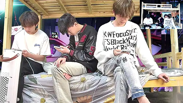 xiaohuangren01 online show from 03-06-26, 04:53