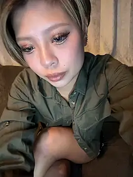 BADBITCHISAKI online show from 02-10-26, 12:53