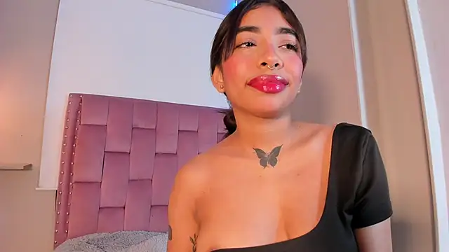Snapshot of Scarlet_Vixen_ chatting on 04-30-26, 12:33 Scarlet Vixen online show from 04-30-26, 12:33