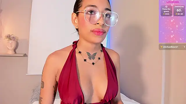 Snapshot of Scarlet_Vixen_ chatting on 06-07-26, 03:05 Scarlet Vixen online show from 06-07-26, 03:05