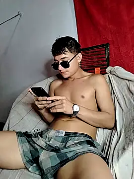 Snapshot of attractive-sexx chatting on 02-18-26, 01:40 attractive-sexx online show from 02-18-26, 01:40