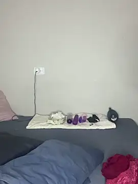 Snapshot of CacauShow01 chatting on 02-21-26, 04:02 CacauShow01 online show from 02-21-26, 04:02